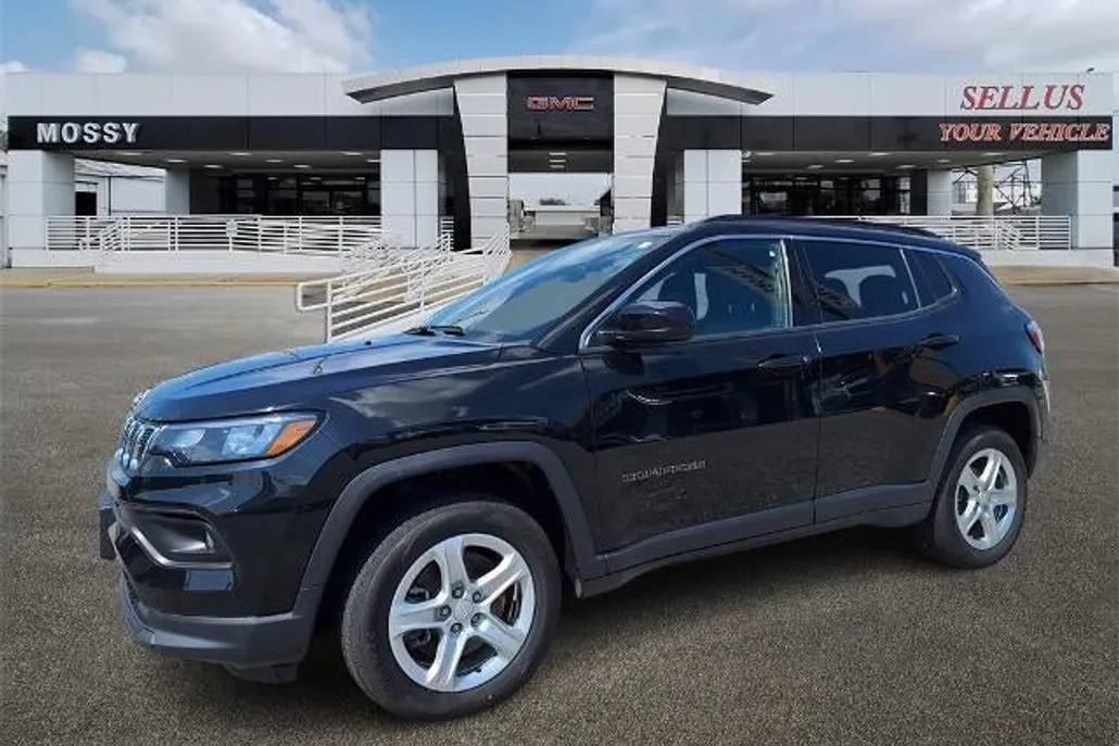 2024 Jeep Compass Latitude photo 1