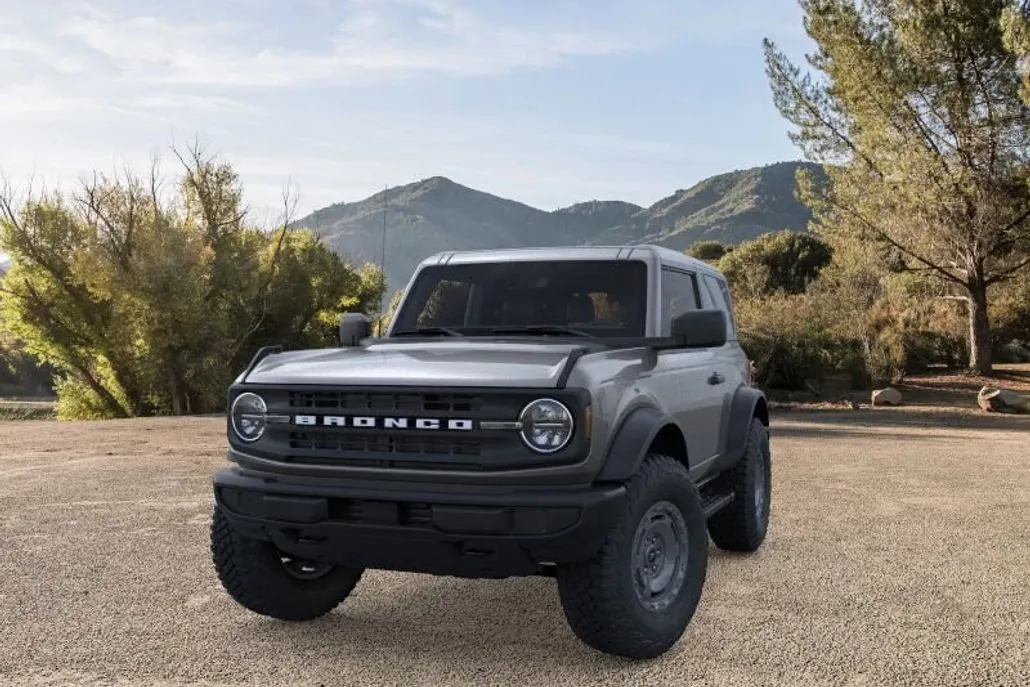 2025 Ford Bronco Base photo 1