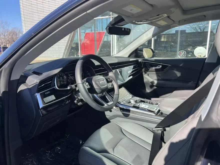 2025 Audi Q8 55 Premium Plus photo 2