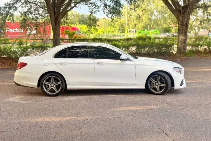 2017 Mercedes Benz E 300 photo 1