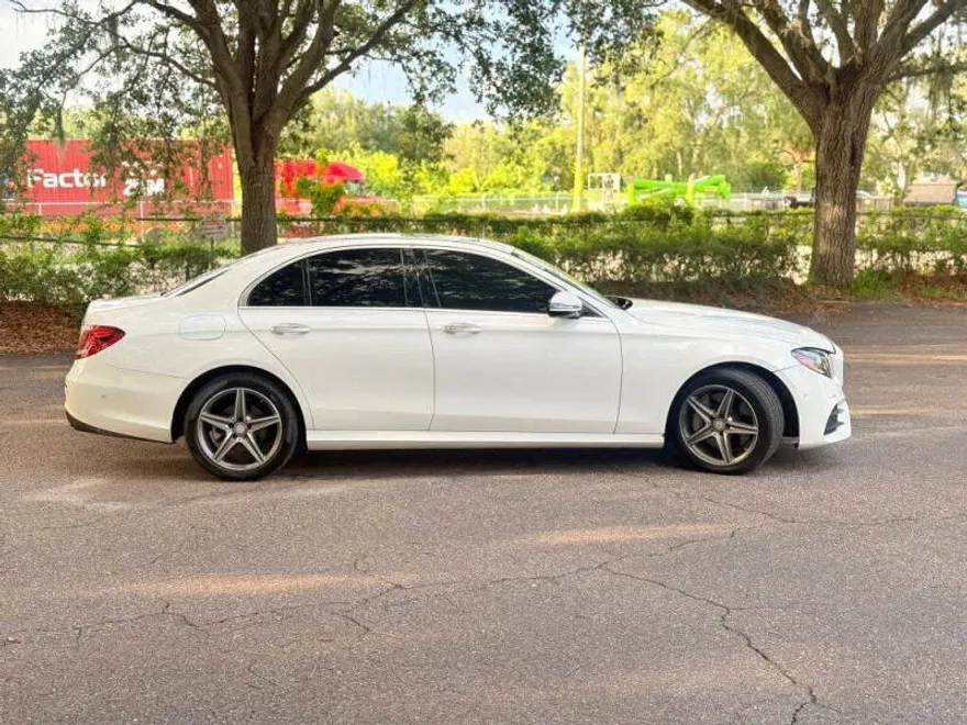 2017 Mercedes Benz E 300 photo 1