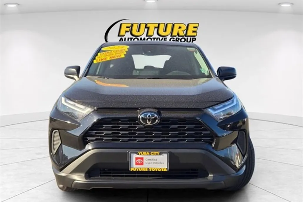 2024 Toyota RAV4 LE photo 1