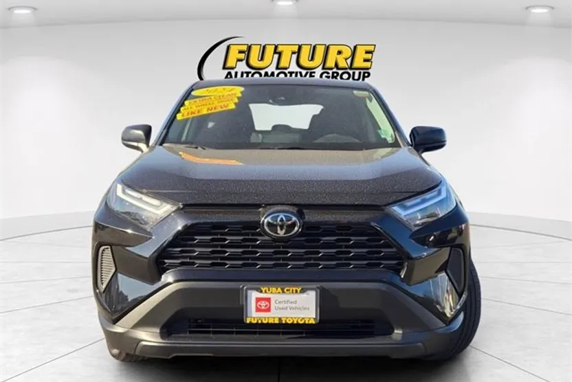 2024 Toyota RAV4 LE photo 1