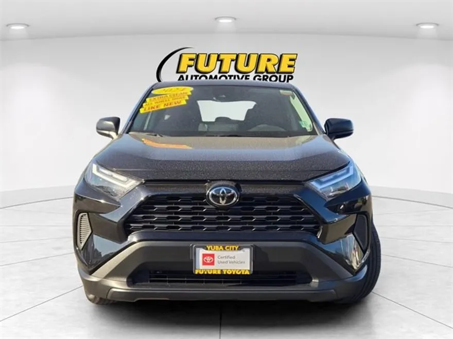 2024 Toyota RAV4 LE photo 1