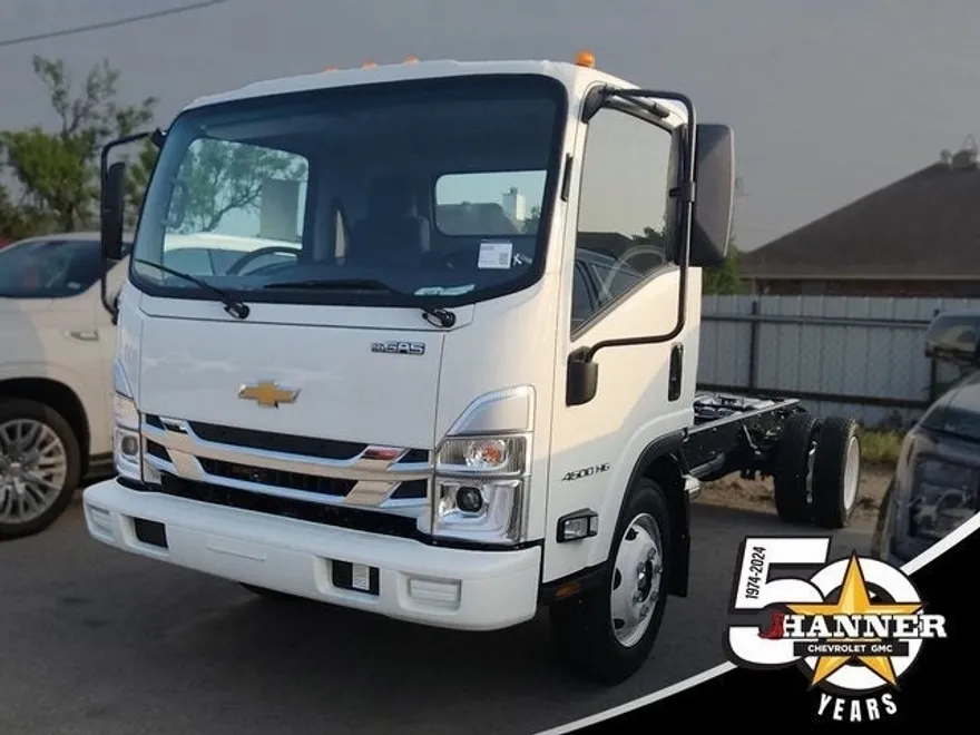 2024 Chevrolet Silverado 4500HD Base photo 1
