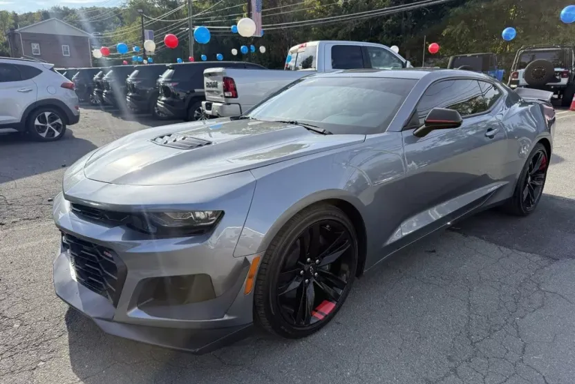 2022 Chevrolet Camaro LT1 photo 1