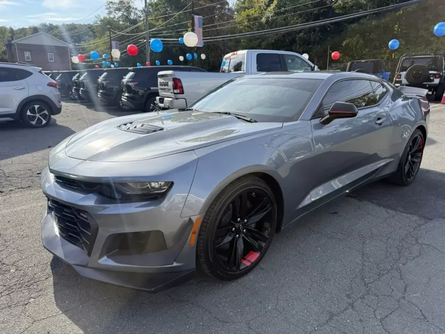 2022 Chevrolet Camaro LT1 photo 1