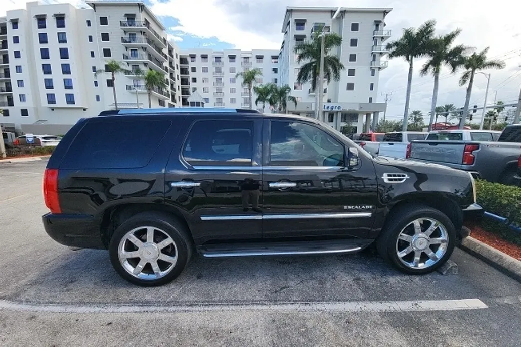 2012 Cadillac Escalade Luxury photo 1