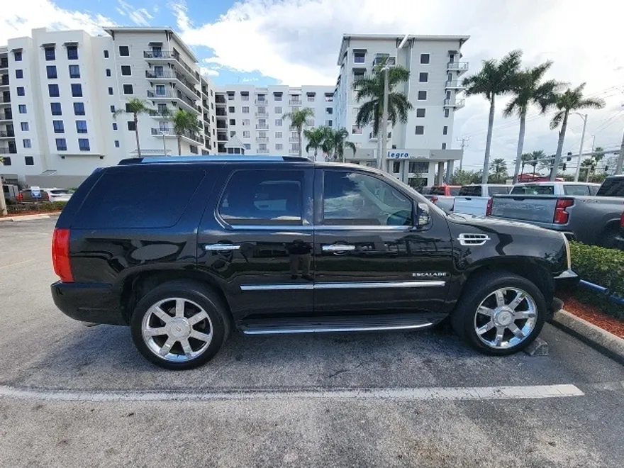 2012 Cadillac Escalade Luxury photo 1