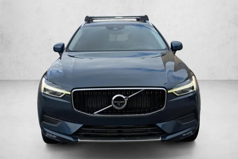 2019 Volvo XC60 Momentum photo 1