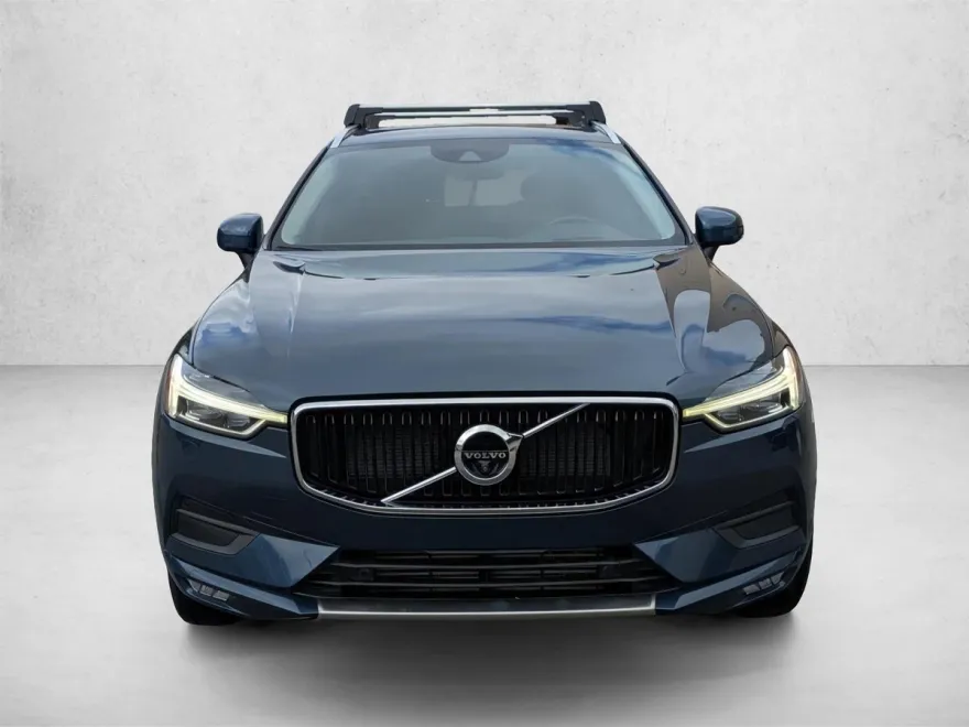 2019 Volvo XC60 Momentum photo 1