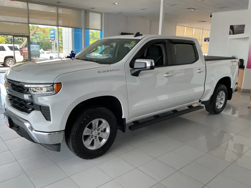 2025 Chevrolet Silverado 1500 photo 1