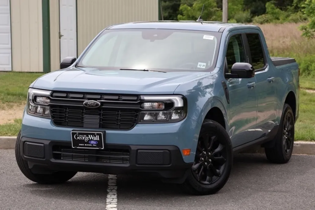 2023 Ford Maverick Lariat photo 1