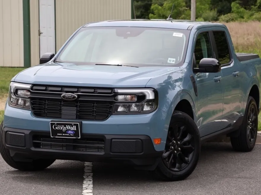 2023 Ford Maverick Lariat photo 1
