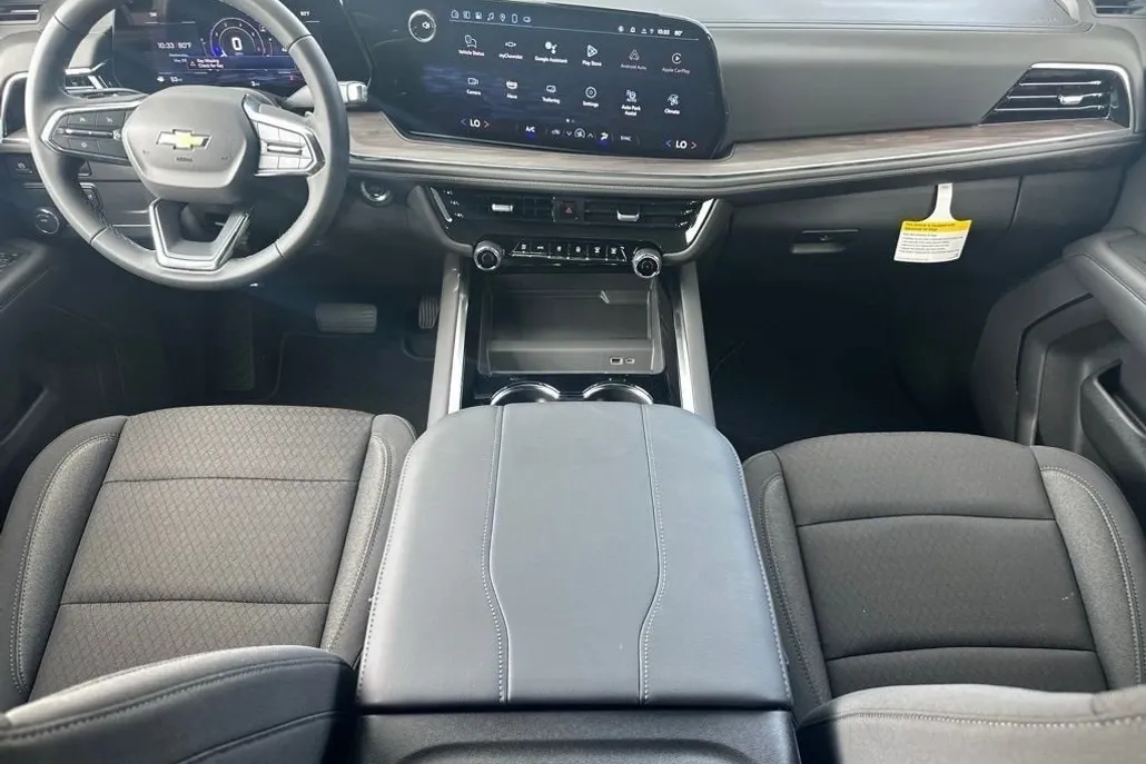 2025 Chevrolet Tahoe LS photo 1