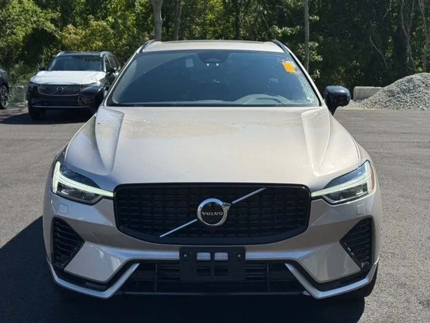 2023 Volvo XC60 Recharge Hybrid T8 Plus photo 1