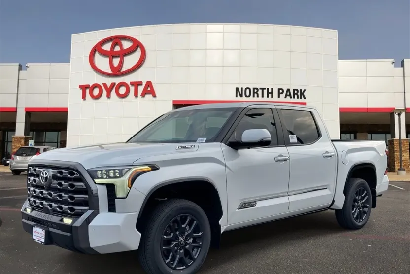 2026 Toyota Tundra Platinum photo 1