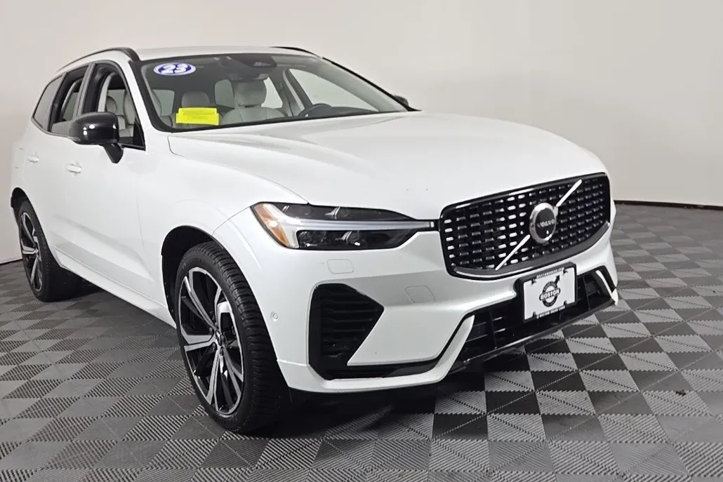 2023 Volvo XC60 Recharge Hybrid Ultimate photo 1
