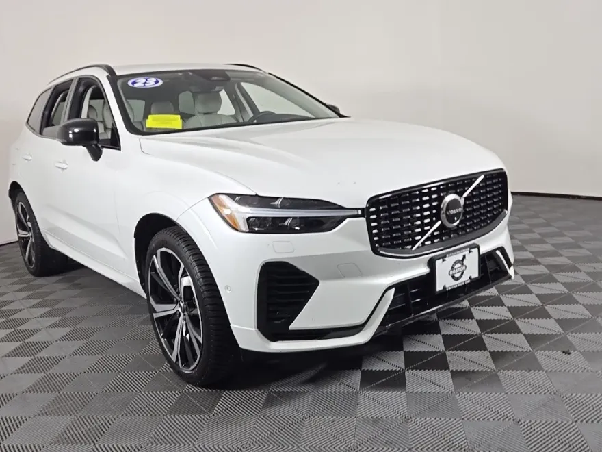 2023 Volvo XC60 Recharge Hybrid Ultimate photo 1