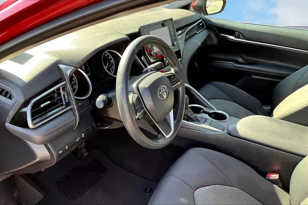 2022 Toyota Camry LE photo 1