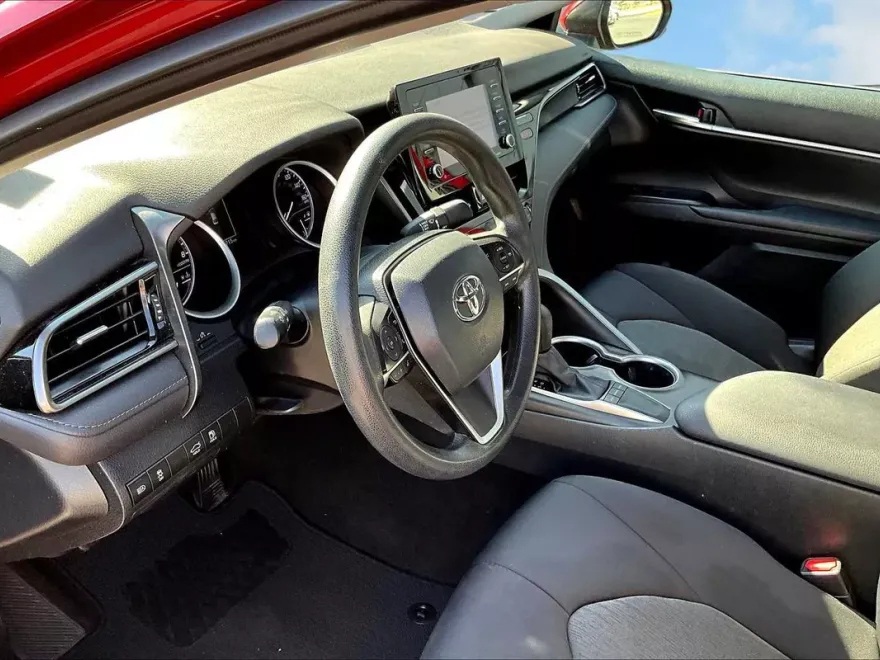 2022 Toyota Camry LE photo 1