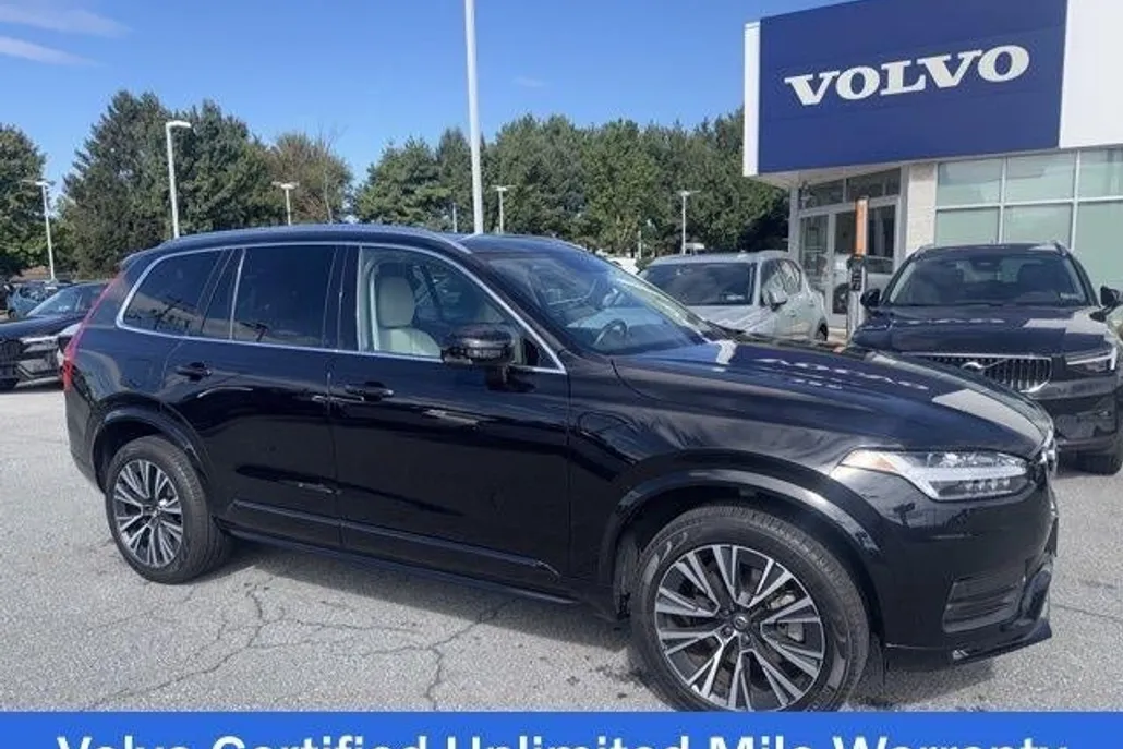 2022 Volvo XC90 T6 AWD Momentum photo 1