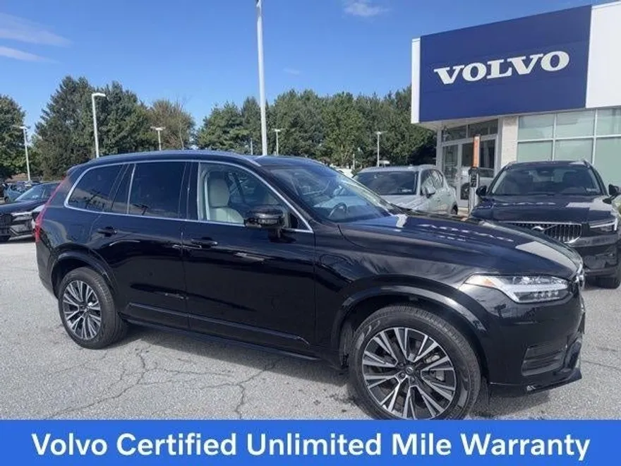 2022 Volvo XC90 T6 AWD Momentum photo 1
