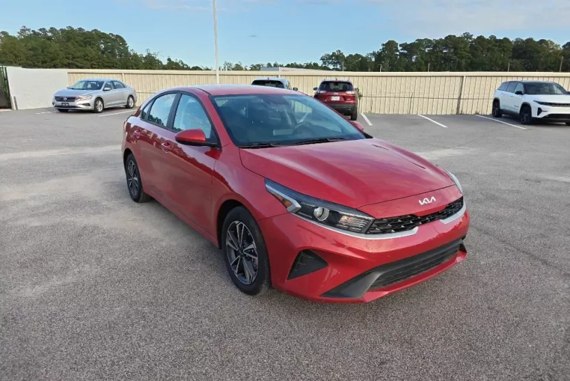 2024 Kia Forte LXS photo 1