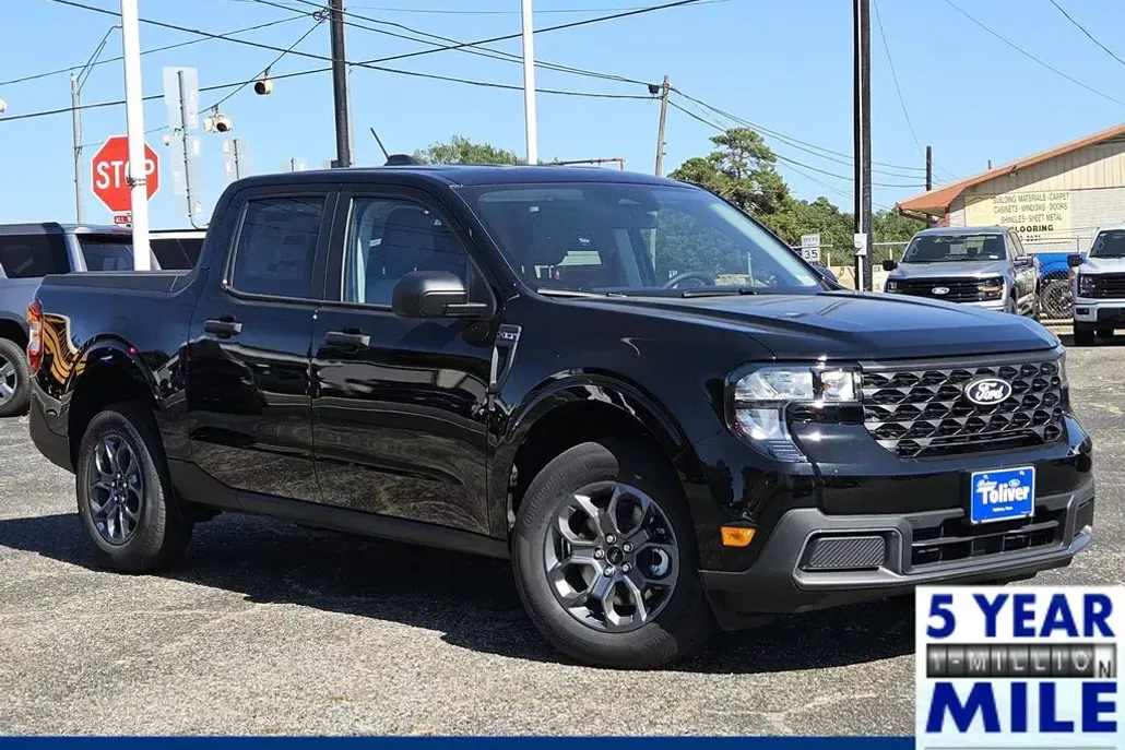 2025 Ford Maverick XLT photo 1