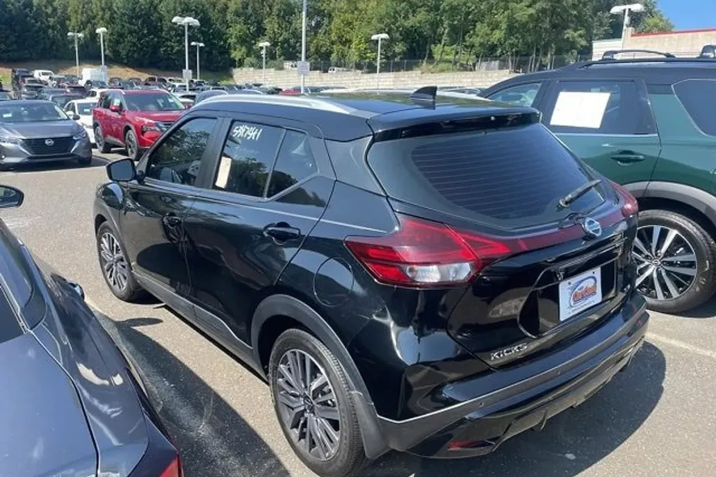 2021 Nissan Kicks SV photo 1
