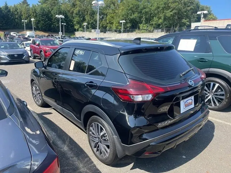 2021 Nissan Kicks SV photo 1