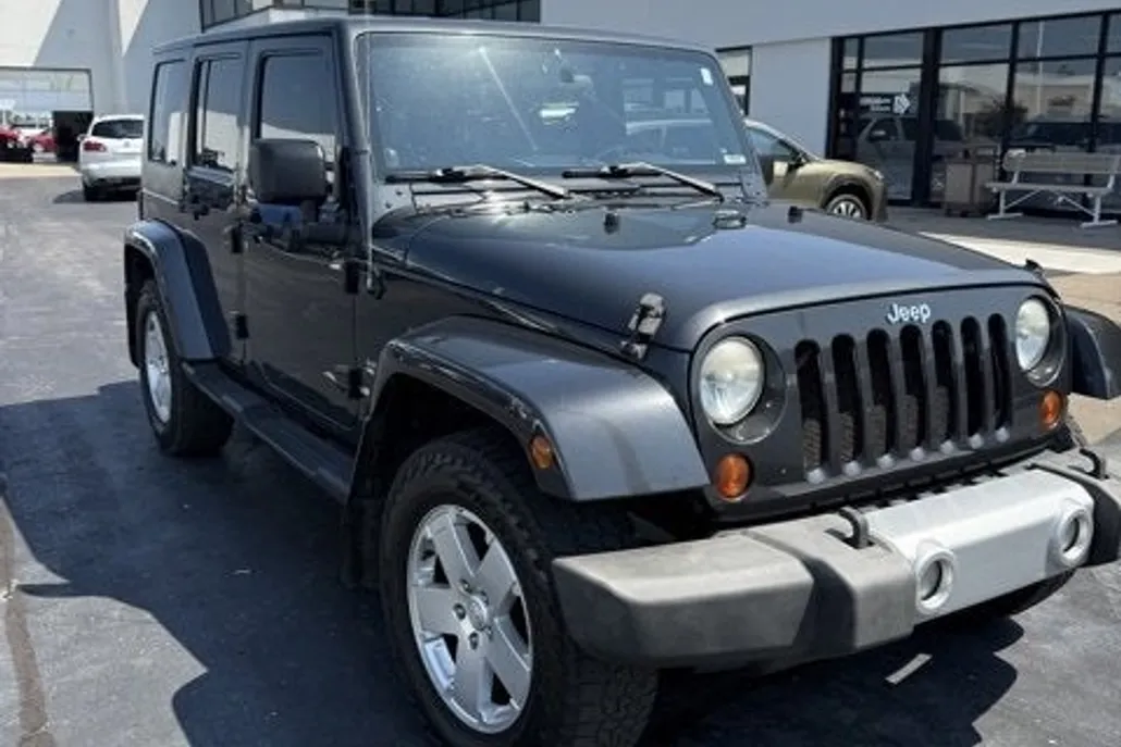 2010 Jeep Wrangler Unlimited Sahara photo 1