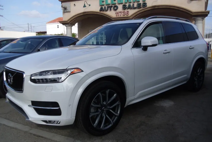 2019 Volvo XC90 T5 Momentum photo 1