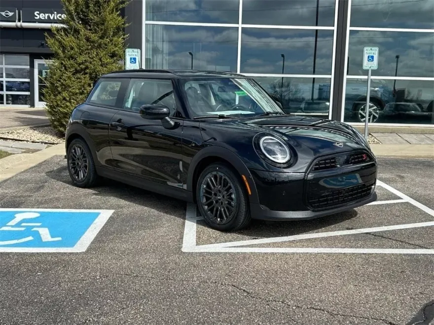 2025 Mini Cooper 2 Door Hardtop Signature photo 1