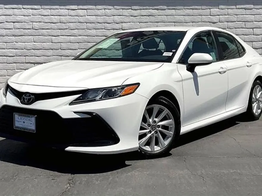 2023 Toyota Camry LE photo 1
