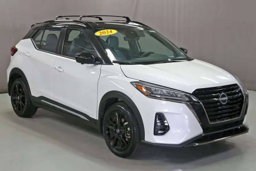 2024 Nissan Kicks SR photo 1