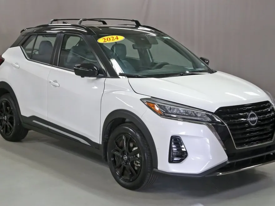 2024 Nissan Kicks SR photo 1