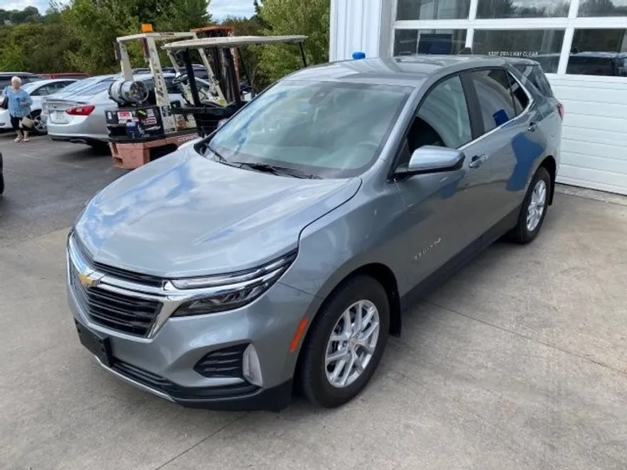 2024 Chevrolet Equinox LT photo 1