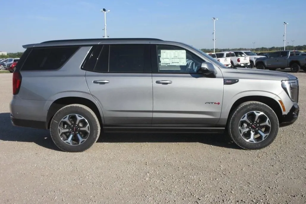 2025 Gmc Yukon AT4 photo 1
