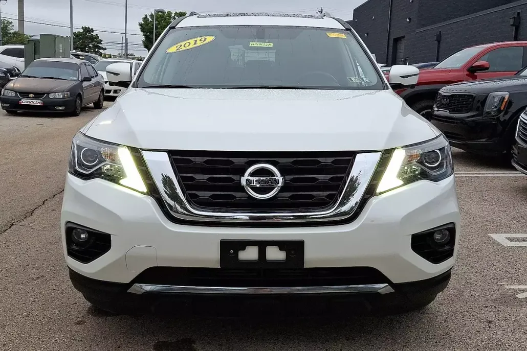 2019 Nissan Pathfinder SL photo 1