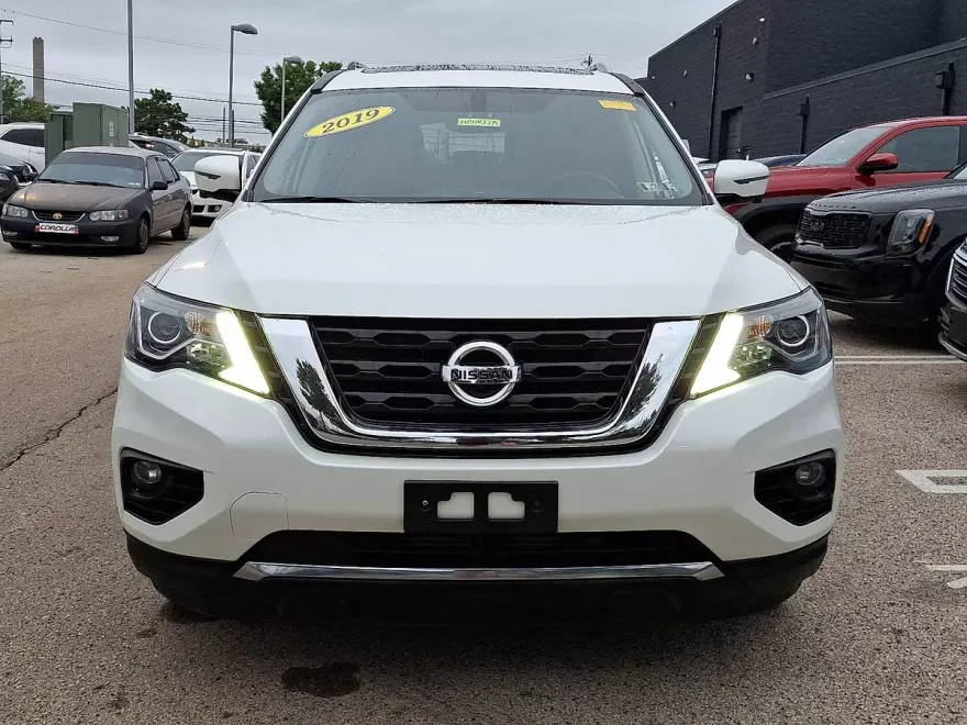 2019 Nissan Pathfinder SL photo 1