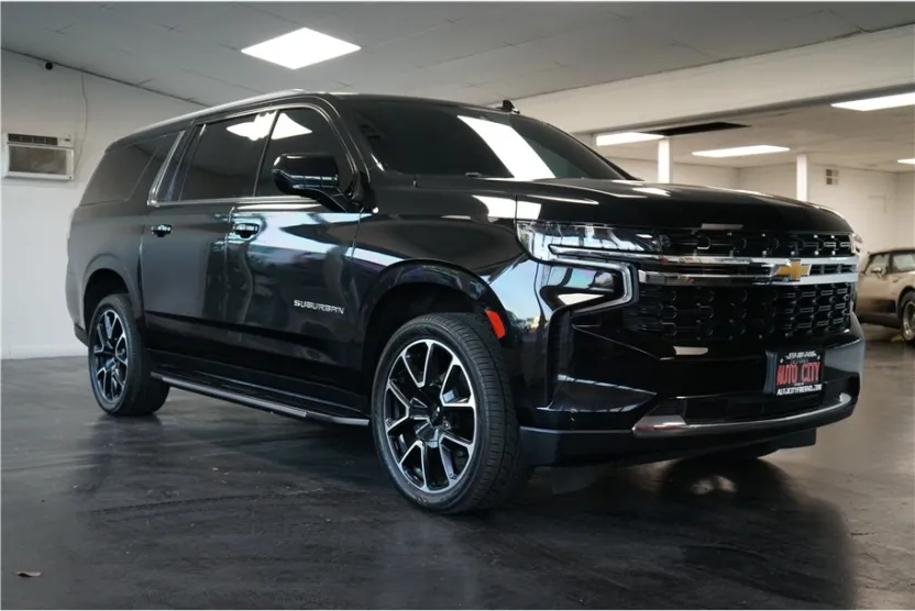 2021 Chevrolet Suburban LS photo 1