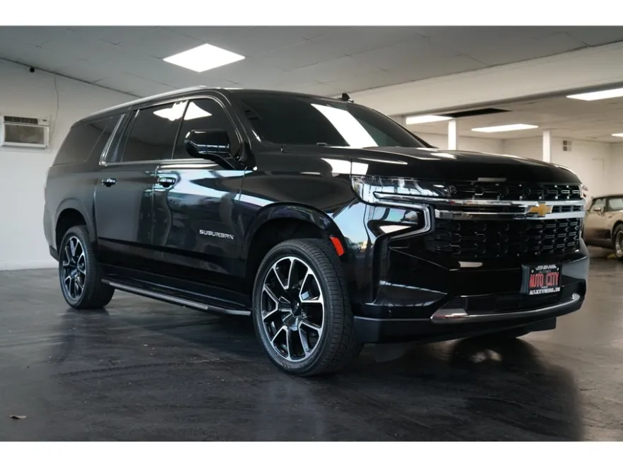 2021 Chevrolet Suburban LS photo 1