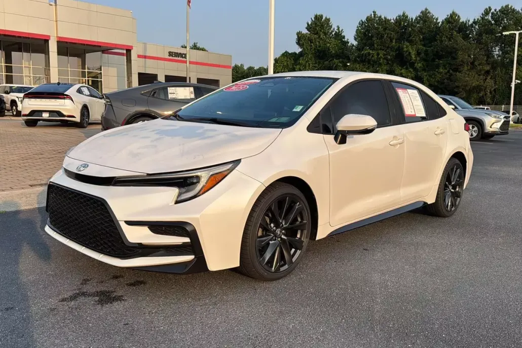 2023 Toyota Corolla SE photo 1
