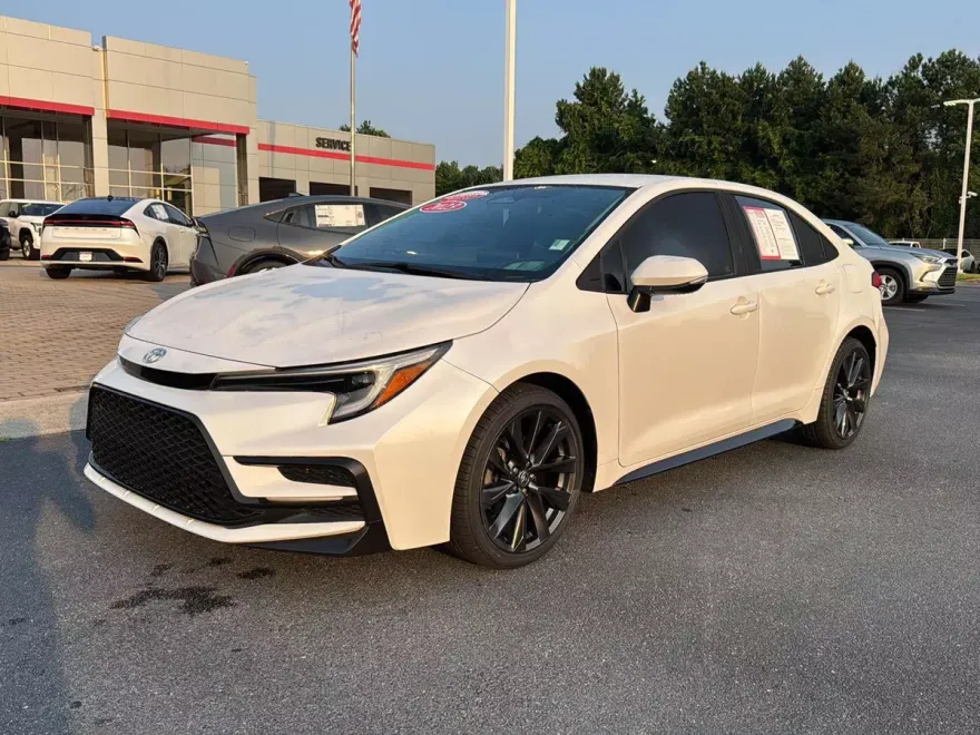 2023 Toyota Corolla SE photo 1