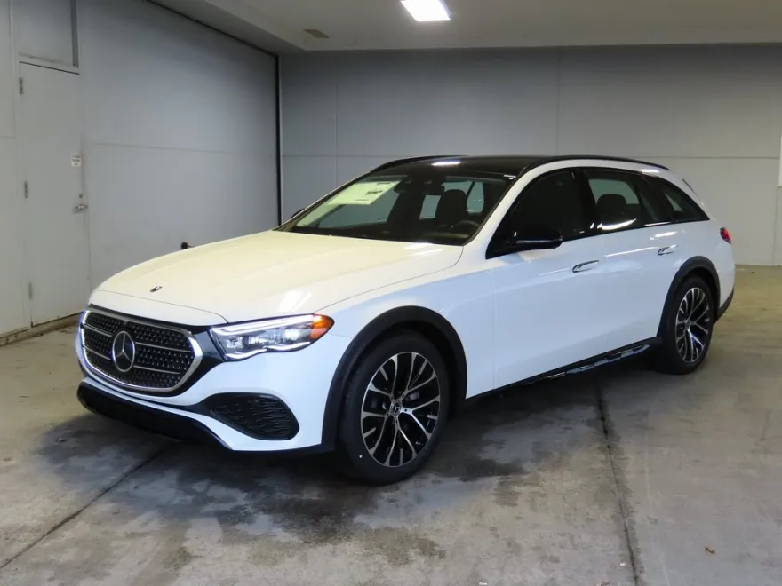 2025 Mercedes Benz E 450 4MATIC photo 1