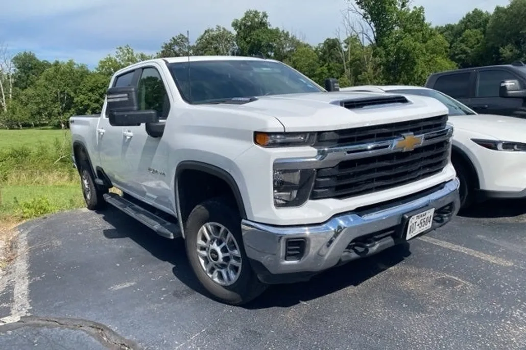 2024 Chevrolet Silverado 2500HD LT photo 1