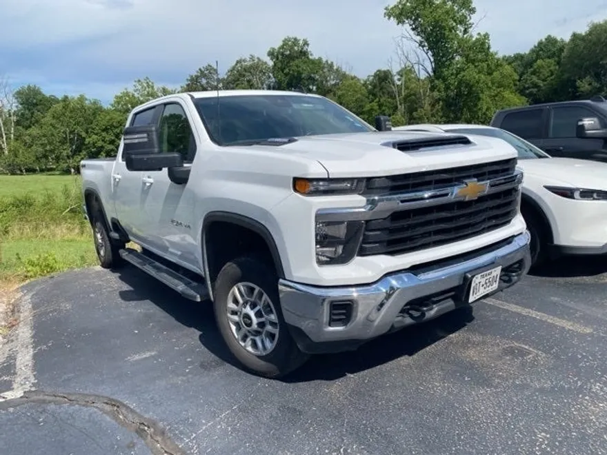 2024 Chevrolet Silverado 2500HD LT photo 1