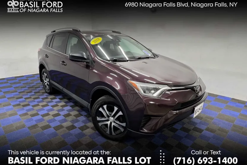 2018 Toyota RAV4 LE photo 1