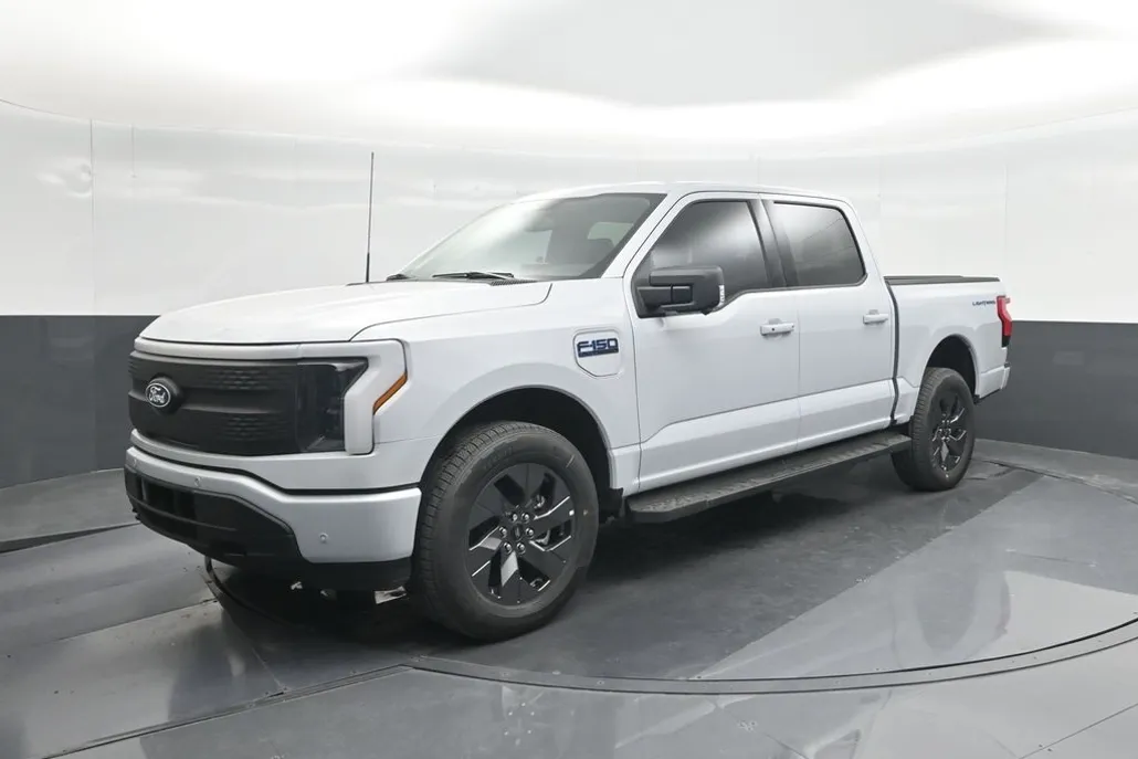 2025 Ford F-150 Lightning photo 1
